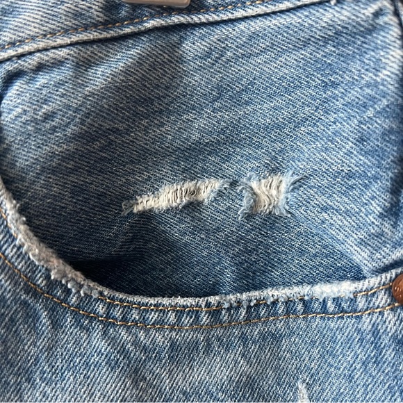 Women's Levi's 501 mid-thigh shirt, size 30, light denim - Picture 4 of 6